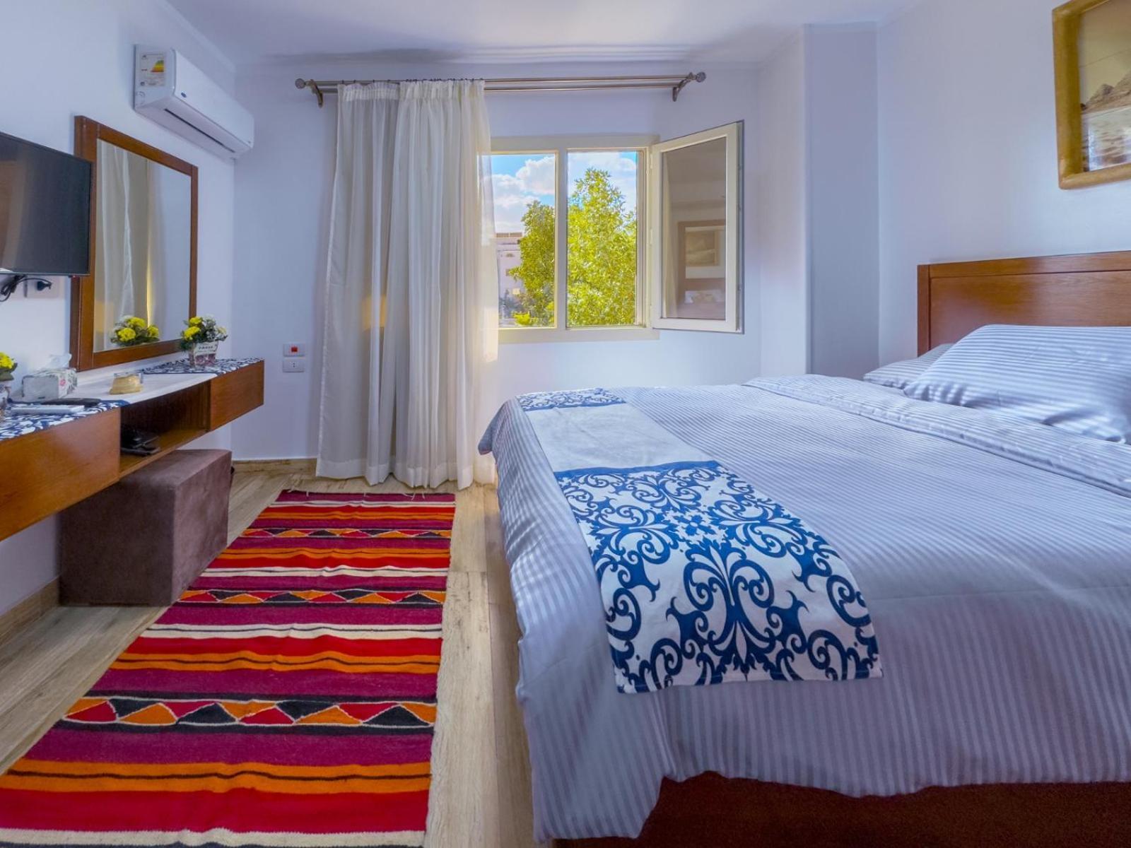 Royal Crown Hotel Giza Pyramids View Kafret el-Gabal Екстериор снимка