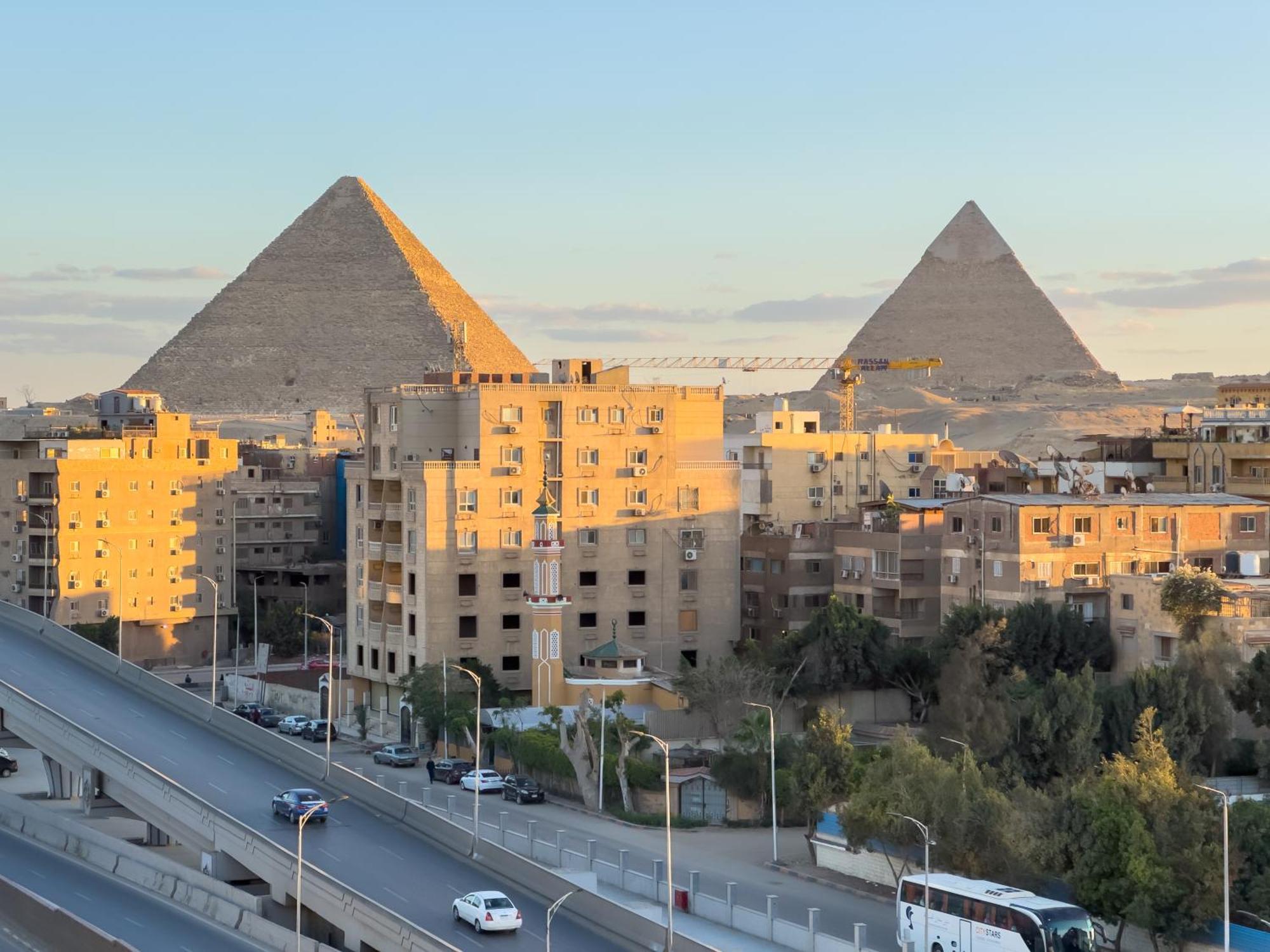 Royal Crown Hotel Giza Pyramids View Kafret el-Gabal Екстериор снимка