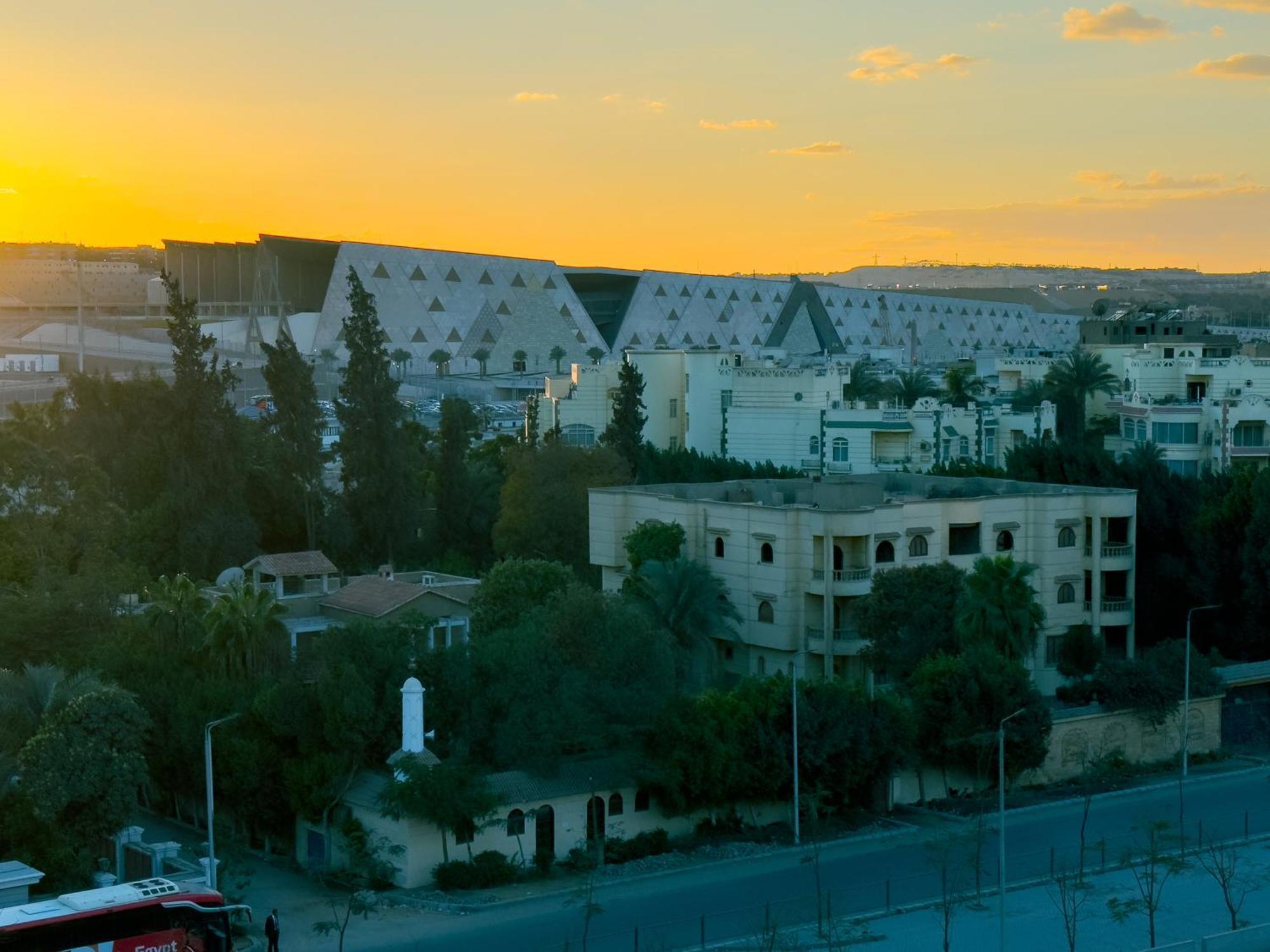 Royal Crown Hotel Giza Pyramids View Kafret el-Gabal Екстериор снимка