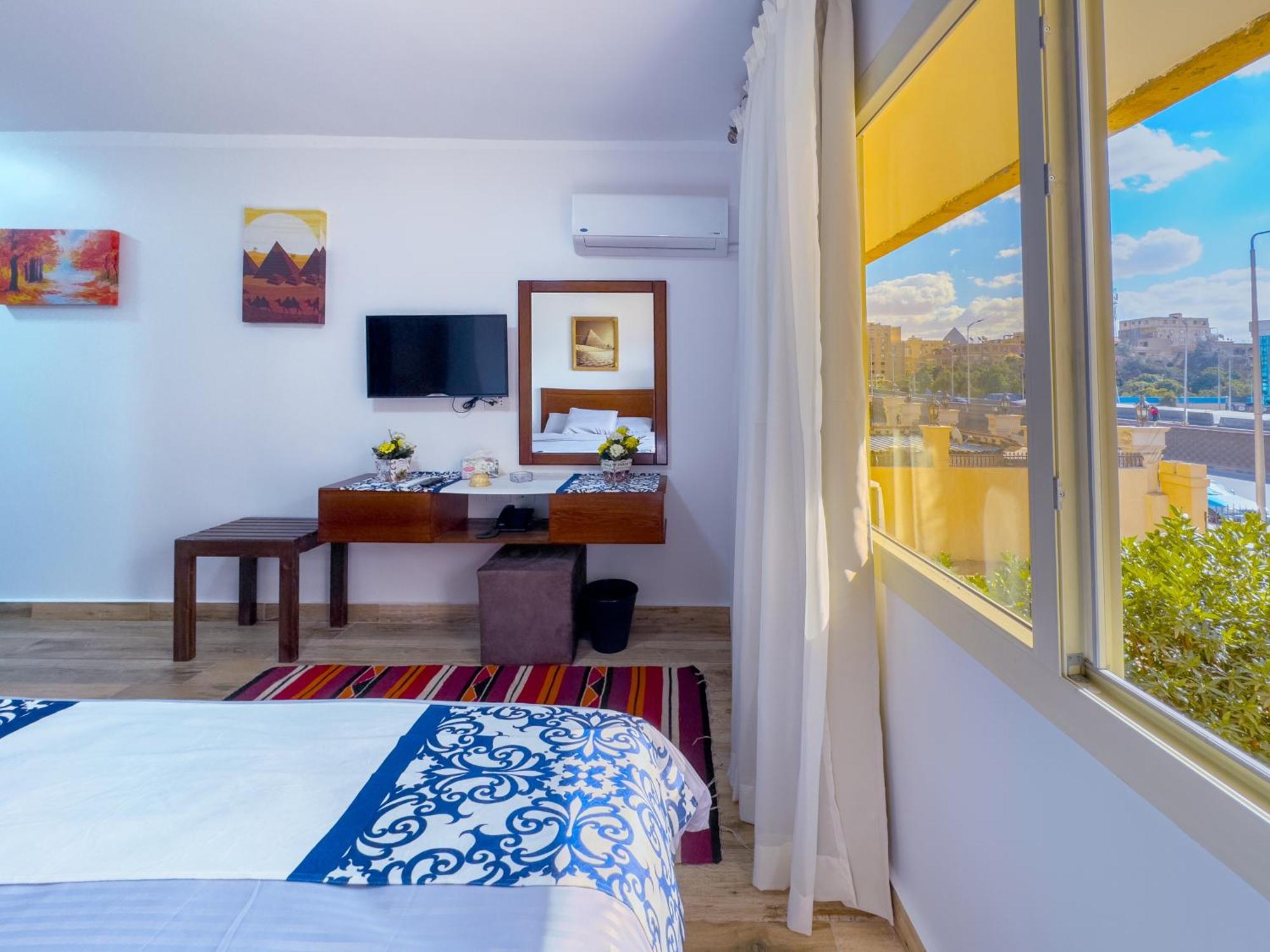 Royal Crown Hotel Giza Pyramids View Kafret el-Gabal Екстериор снимка