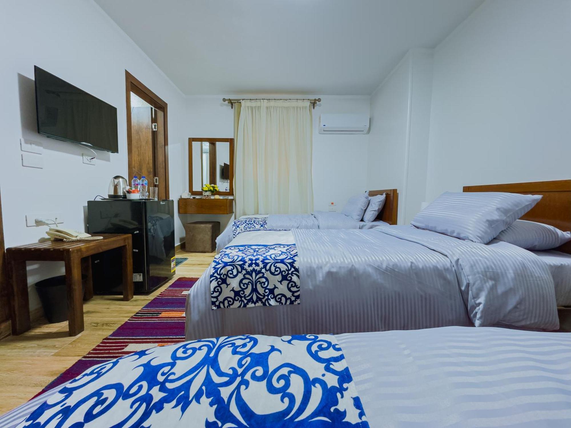 Royal Crown Hotel Giza Pyramids View Kafret el-Gabal Стая снимка