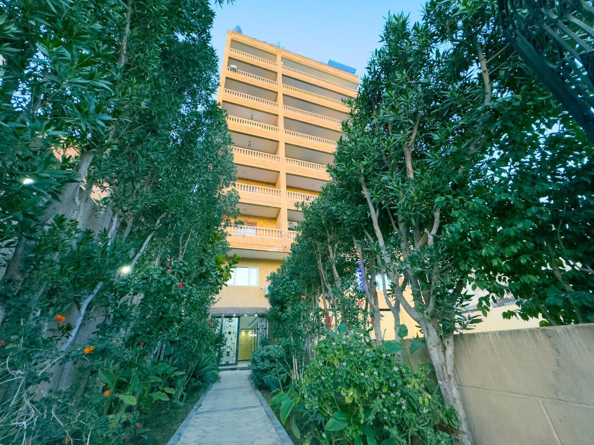 Royal Crown Hotel Giza Pyramids View Kafret el-Gabal Екстериор снимка
