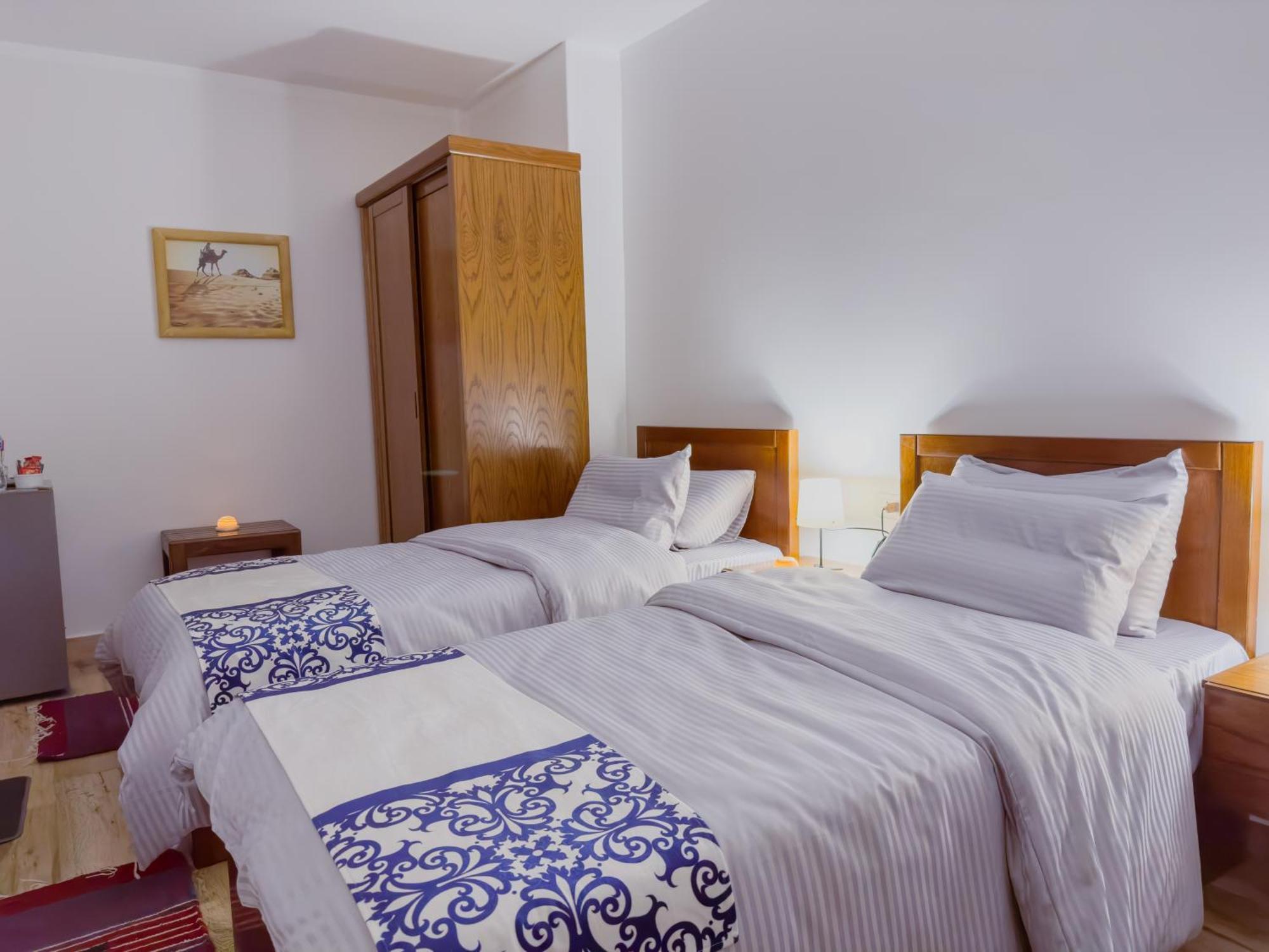 Royal Crown Hotel Giza Pyramids View Kafret el-Gabal Стая снимка