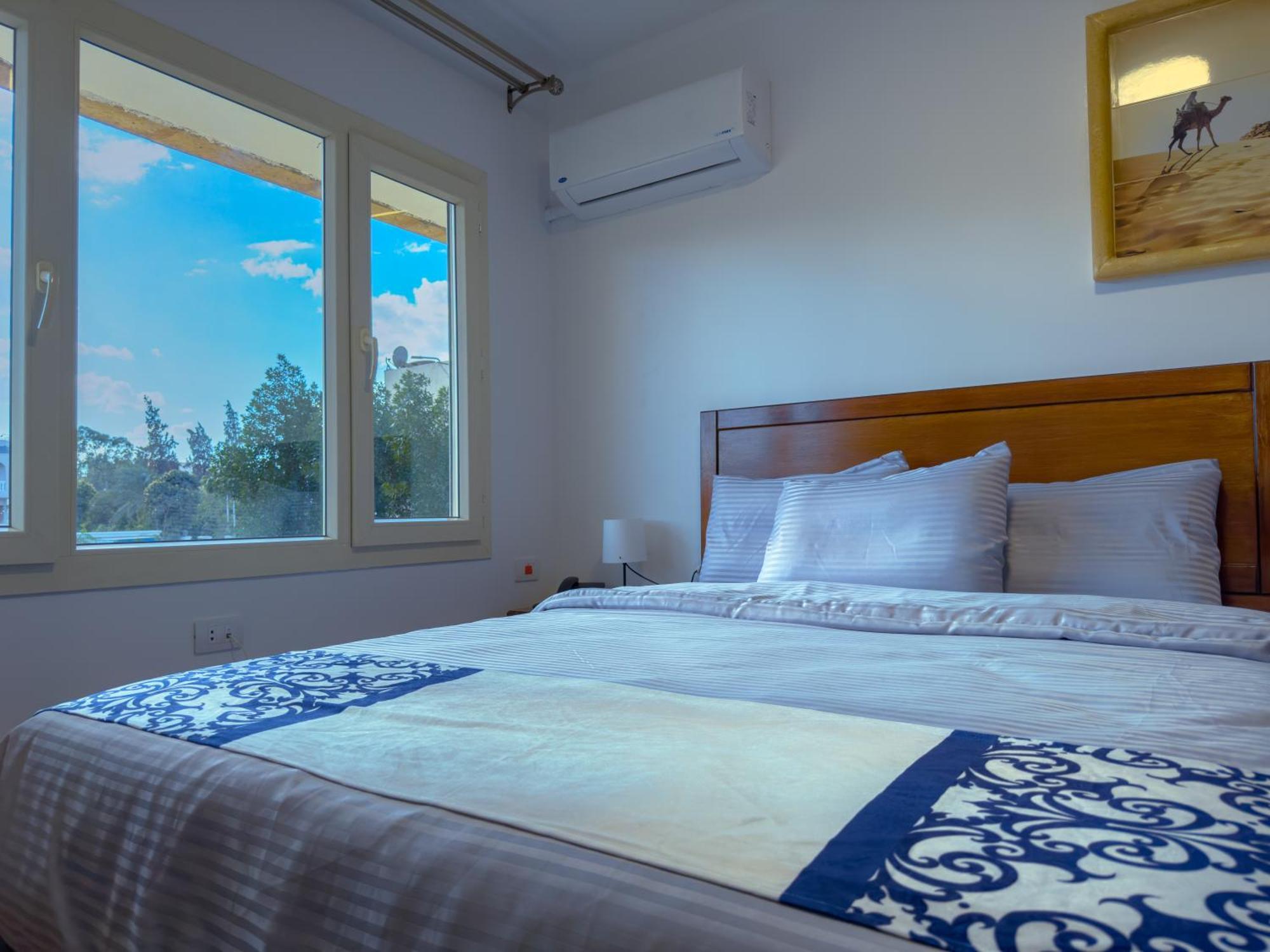 Royal Crown Hotel Giza Pyramids View Kafret el-Gabal Екстериор снимка
