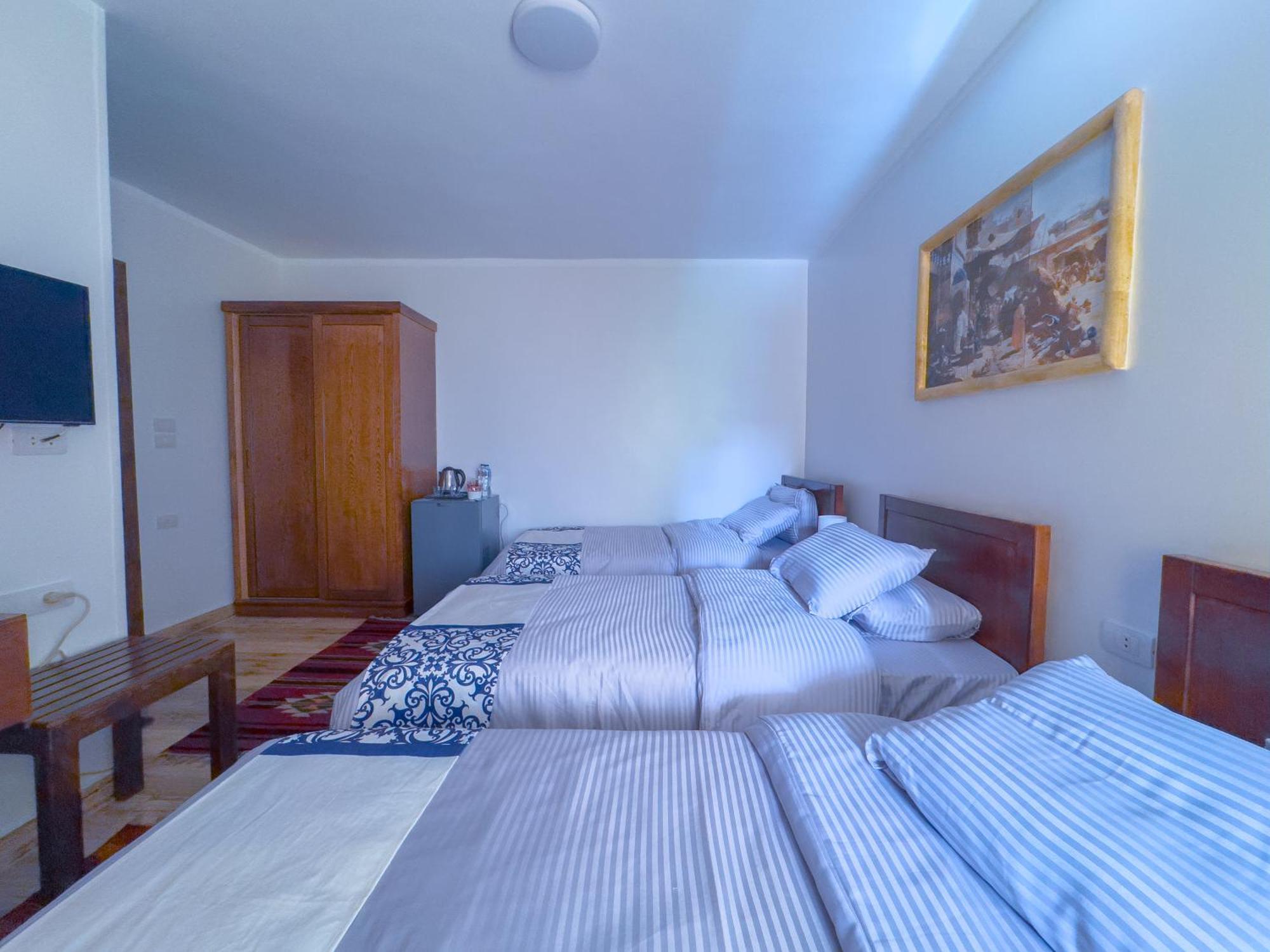 Royal Crown Hotel Giza Pyramids View Kafret el-Gabal Стая снимка